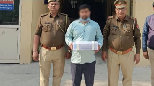 Noida News: उधारी चुकाने के चक्कर में फंसा कोचिंग संचालक, अभ्यर्थी के स्थान पर दे रहा था यूपी पुलिस भर्ती परीक्षा