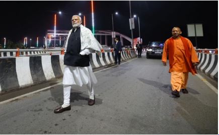 ...जब वाराणसी में आधी रात निरीक्षण पर निकले PM मोदी, साथ में दिखे CM योगी