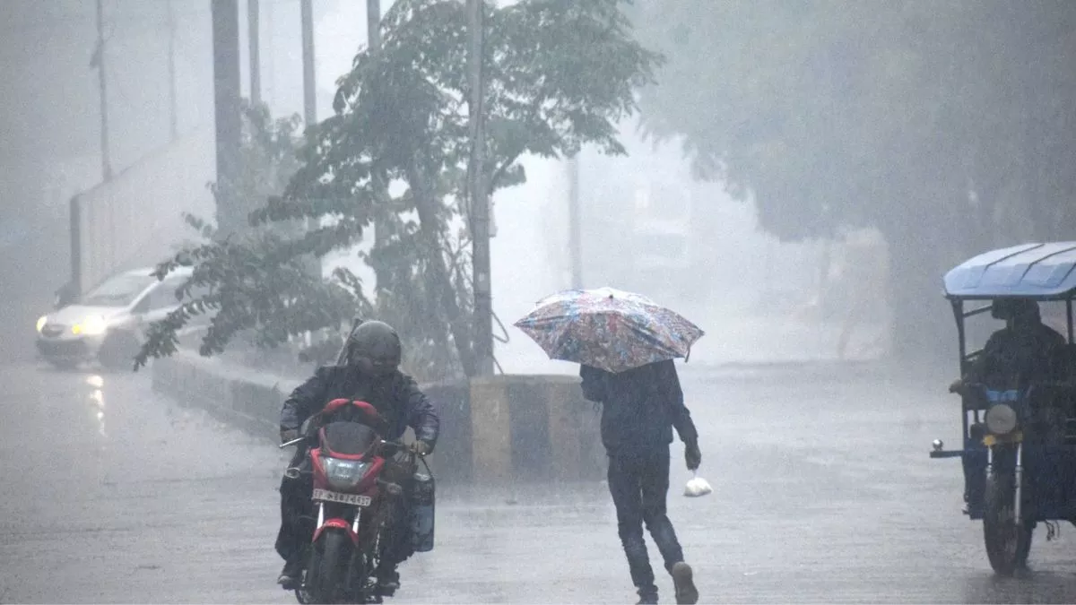 लखनऊ समेत चार दर्जन जिलों में तेज हवा के साथ बारिश के आसार, यूपी में मौसम ने तेजी से ली करवट