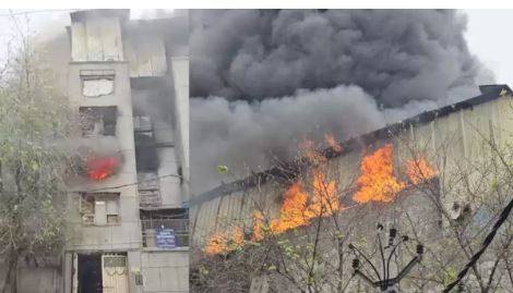 Delhi Fire: नरेला की फैक्ट्री में लगी भीषण आग, कई मजदूरों के फंसे होने की आशंका