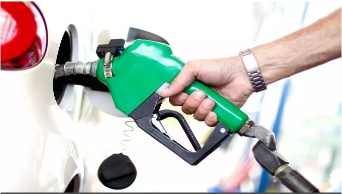 आम जनता को मोदी सरकार का तोहफा, पेट्रोल-डीजल की कीमतों में हुई कटौती