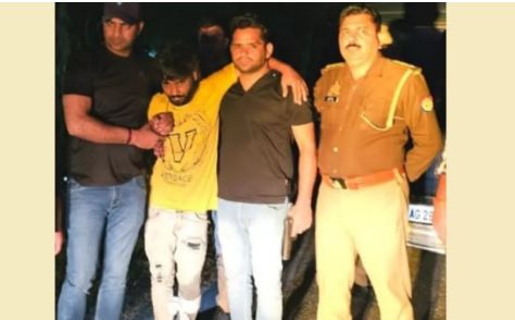 नोएडा में पुलिस मुठभेड़ में घायल हुआ दिल्ली में लूट-चोरी करने वाला, तमंचा और कारतूस बरामद