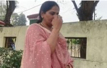 भाजपा महिला जिलाध्यक्ष का रोते हुए VIDEO वायरल, बोलीं- अभद्रता हुई, कपड़े फाड़े गए