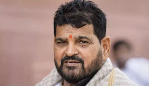 BJP सांसद बृजभूषण सिंह को लगा कोर्ट से झटका, नए सिरे से जांच की मांग वाली याचिका खारिज