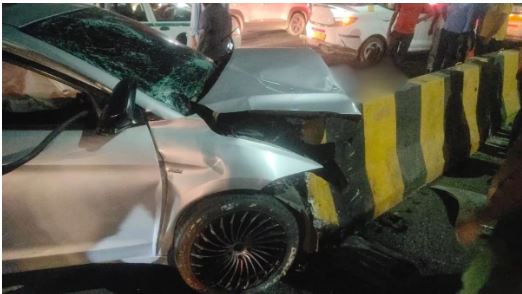 Noida Accident: डीएनडी के पास डिवाइडर से टकराई कार, एक की मौत, तीन घायल