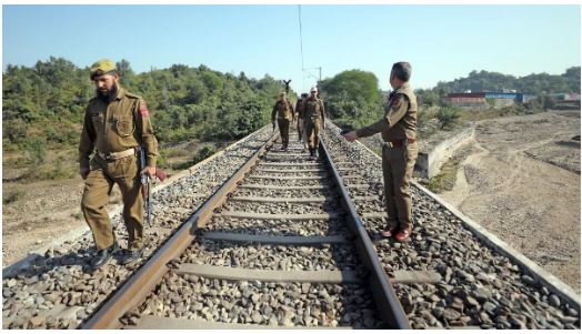 बरेली में दर्दनाक हादसा: पतंग लूटने के चक्कर में रेलवे ट्रैक पर पहुंचे दो बच्चों की मालगाड़ी से कटकर मौत