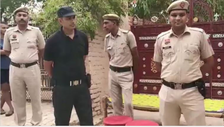 दिल्ली पुलिस के कांस्टेबल ने जीजा के घर में घुसकर की अंधाधुंध फायरिंग, एक की मौत; वजह जान पैरों तले खिसक जाएगी जमीन