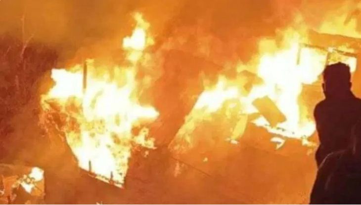गाजियाबाद के एक मकान में भीषण आग, दो बच्चों सहित पांच लोग जिंदा जले; दो को बचाया
