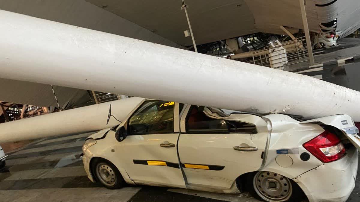 भारी बारिश से दिल्ली एयरपोर्ट के टर्मिनल 1 की छत गिरी, सभी उड़ानें रद्द; एक की हुई मौत, छह घायल